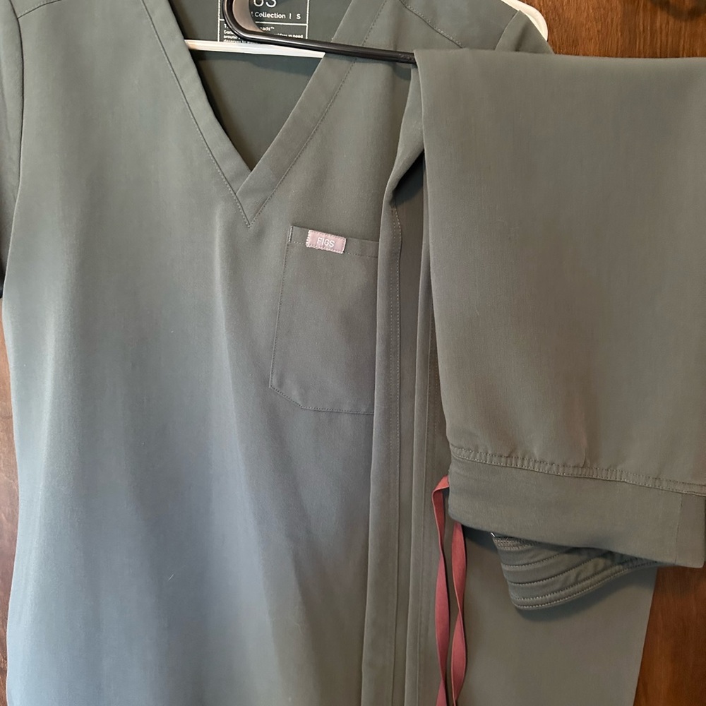 Figs bonsai women’s small scrub set